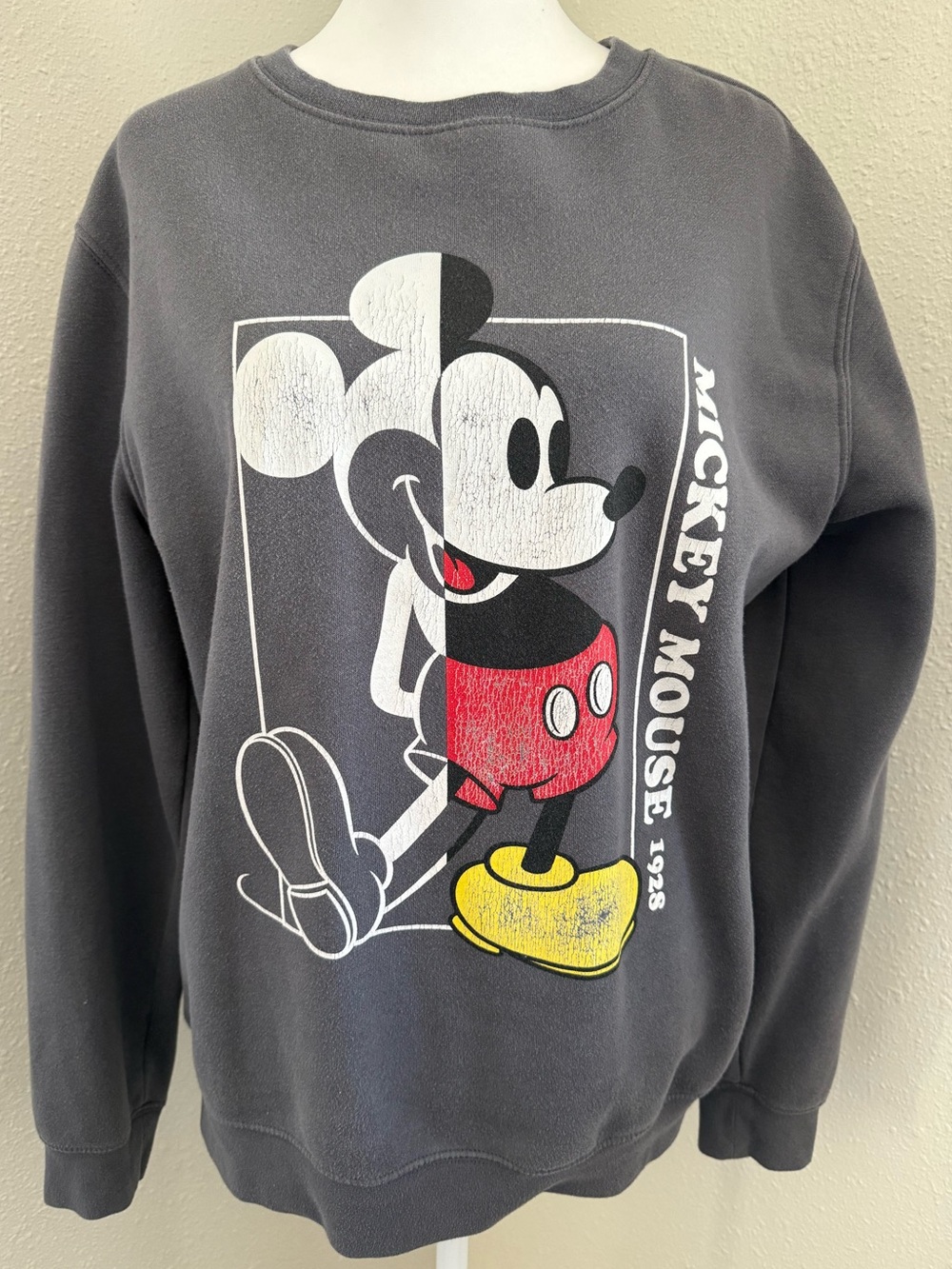 Disney Mickey Mouse 1928 Graphic Crewneck Sweatshirt Gray Fleece Size Large